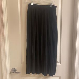 Long pleated black skits.size:M